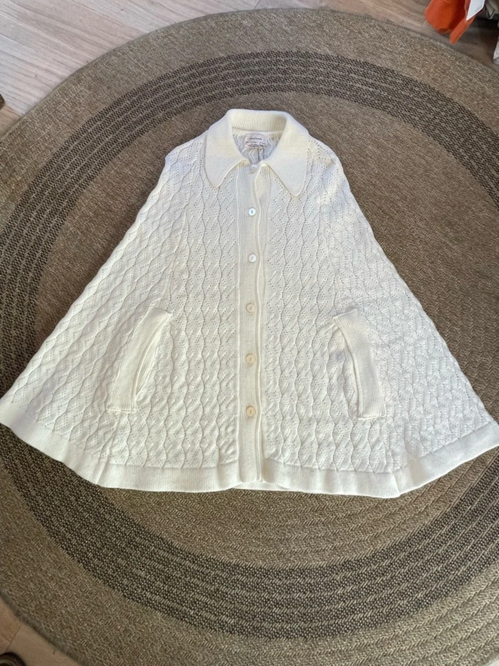 Vintage white textured knit button-up dagger collared poncho cape